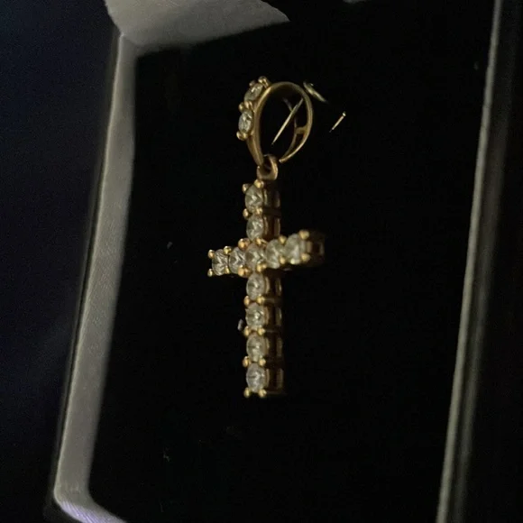 Diamond cross pendent 10k gold vs1 quality diamonds - Picture 4 of 5